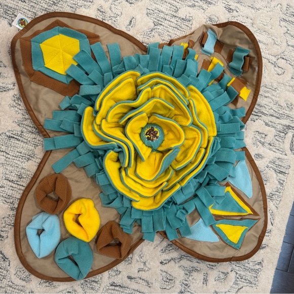 Shy Coyote Pets Teal and Yellow Treat Find Dog Toy Mat - Picture 1 of 8